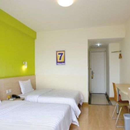 7 Days Inn Guangzhou Tianhe Yantang Metro Branch Exterior foto