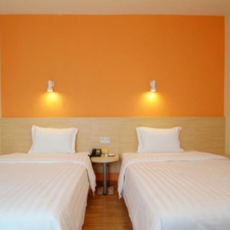 7 Days Inn Guangzhou Tianhe Yantang Metro Branch Exterior foto